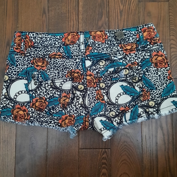 1st Kiss Short Shorts, Size 5, Rose + Leopard Print - Picture 4 of 7